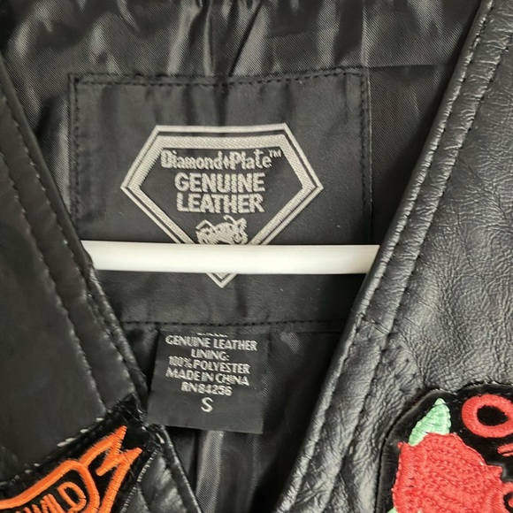 Ladies Leather Vest with 9 patches. - Picture 6 of 10